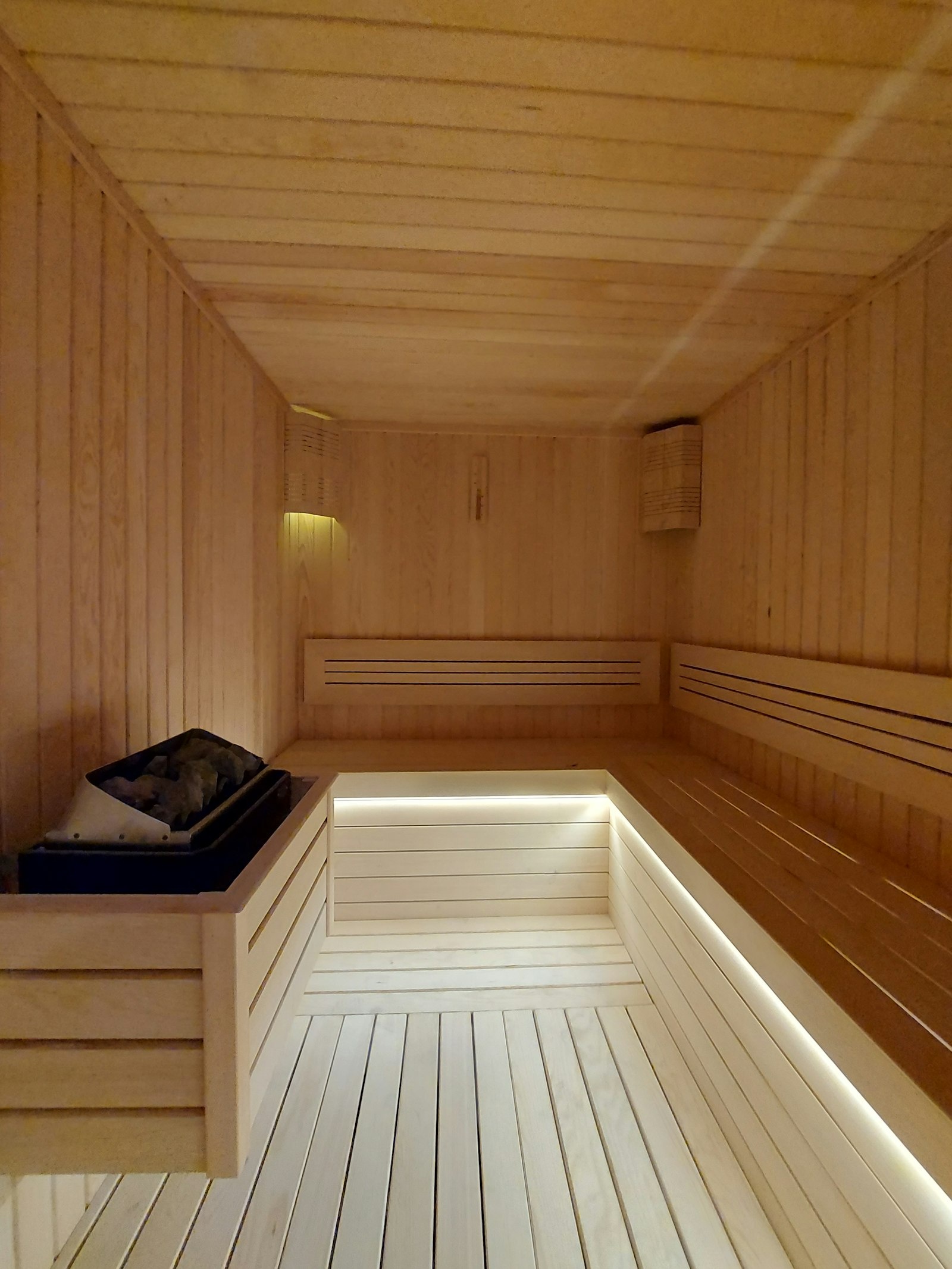 Peak Saunas Rainier 1-person compact indoor infrared sauna